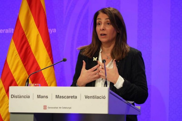Cataluña avisa que «habrá que esperar» para abrir la restauración en horario de cena
