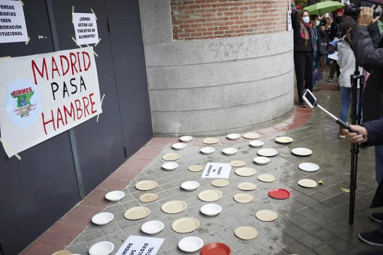 Una de cada cuatro familias españolas está en riesgo de pobreza extrema tras un año de pandemia