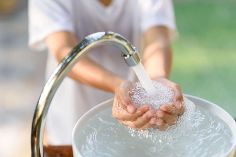 ¿El agua del grifo es de buena calidad? Esto es lo que consumes sin darte cuenta