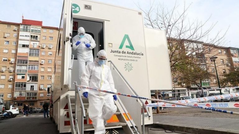Andalucía suma más de 1.000 casos por segundo día seguido y 37 muertes