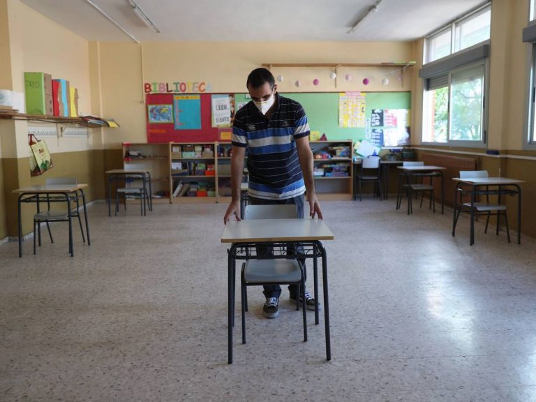 Andalucía tiene «7.409 docentes más» en los centros pese a tener 22.000 alumnos menos