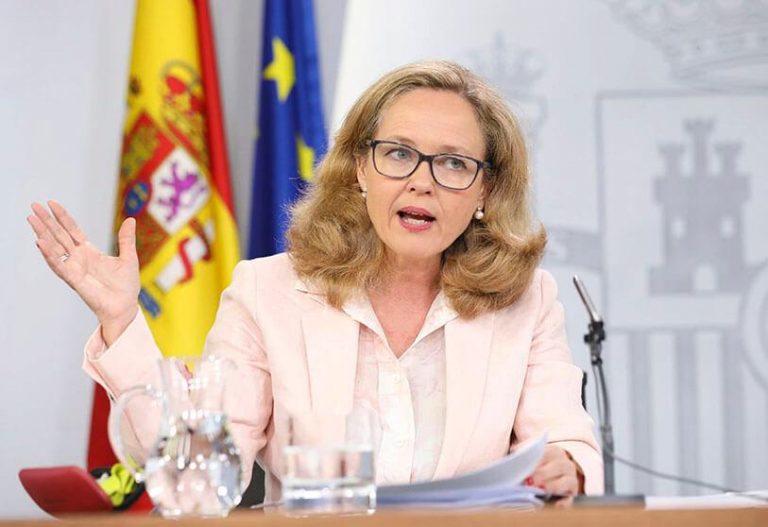 Calviño defiende que habrá un «plan ambicioso de ayudas directas»