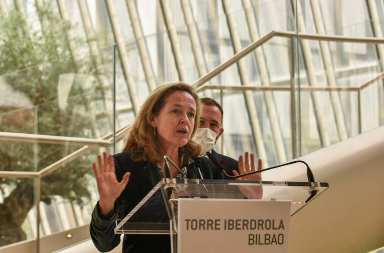 Calviño: La asignación de los fondos de ayudas a empresas ha seguido «criterios objetivos»