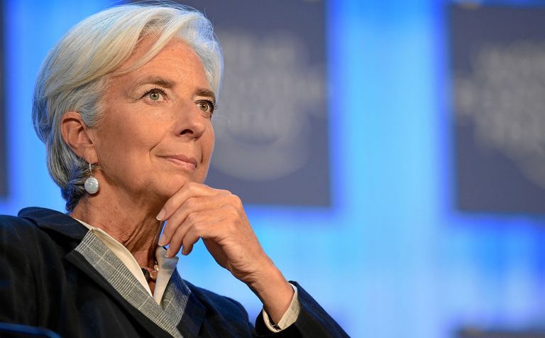 Lagarde: La eurozona sigue enfrentándose a «riesgos a la baja» en el corto plazo por el virus
