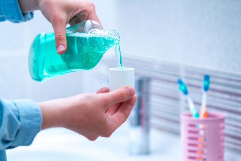 Algunos colutorios podrían reducir unas 1.000 veces la capacidad de infección