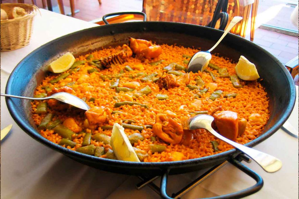 Paella Con Arroz.