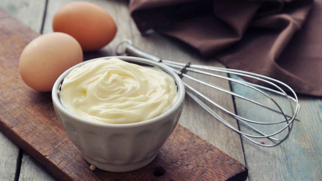 Los 3 trucos que necesitas saber para que no se corte la mayonesa