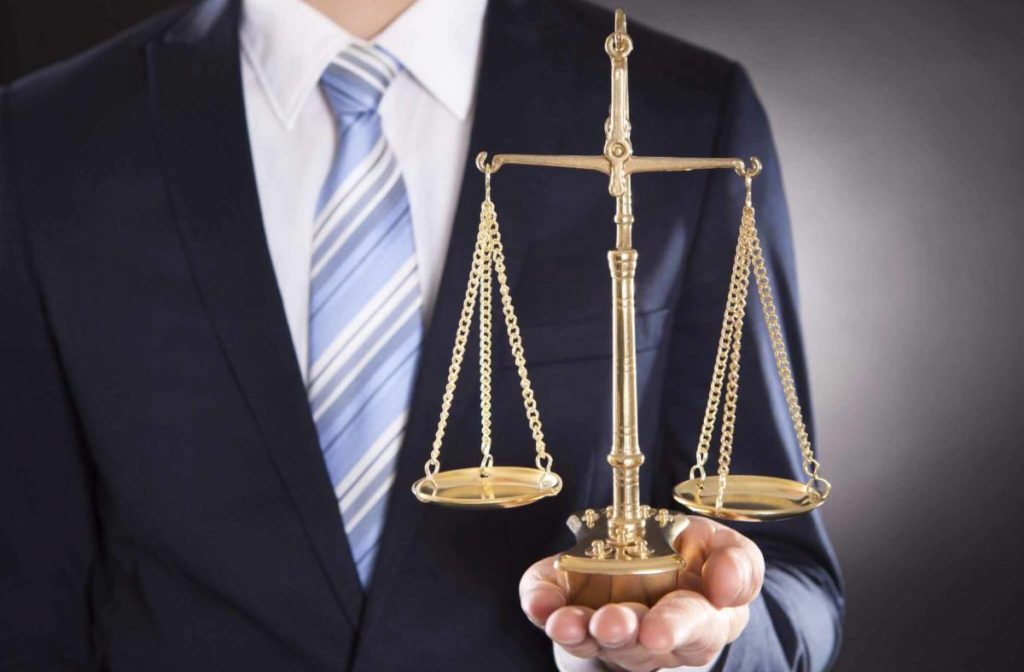 ¿Una empresa o persona jurídica puede solicitar un abogado de oficio o una justicia gratuita?