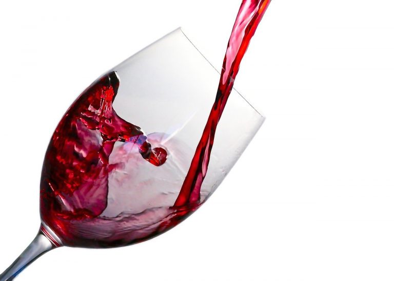 Cómo servir el vino para que quede perfecto