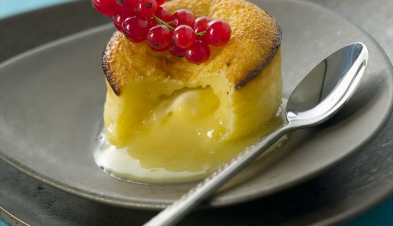 Coulant de chocolate blanco: la receta paso a paso para atreverte a elaborar un dulce ‘pecado’
