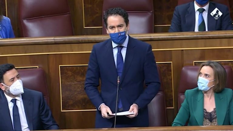 Egea acusa a Iglesias de ser la «violencia personificada»