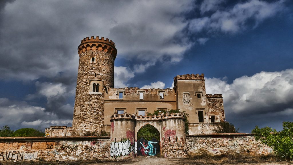 El Castillo Del Infierno, Uno De Los Lugares Abandonados De España