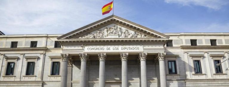 Podemos e independentistas ven el castellano como una lengua «impuesta»