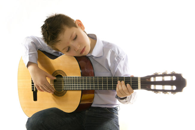 Elige Una Guitarra Para Comenzar Con El Aprendizaje