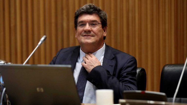 Escrivá visita la sede de la fundación laboral de la Construcción