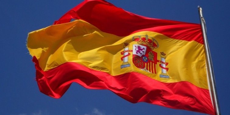 Los españoles residentes en el extranjero alcanzan 2,6 millones, cifra récord