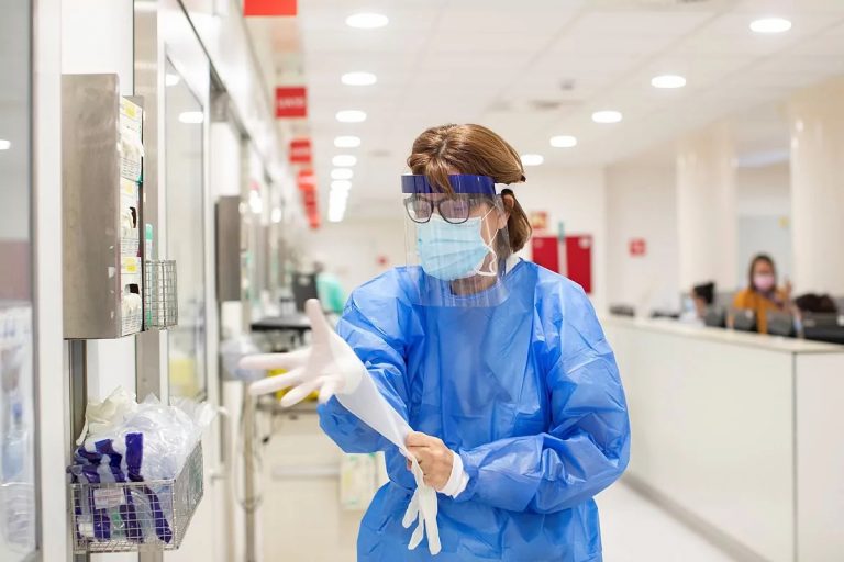 Suben a 394 los nuevos contagios en Euskadi, pero baja al 4,3% la positividad