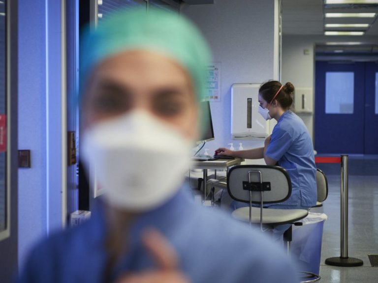 Euskadi registra 40 fallecimientos en la última semana y mantiene los contagios, con 335