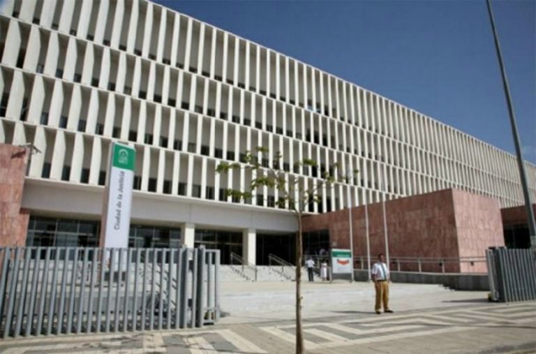 Pacma y 12 protectoras se personan en el caso del perro ahorcado en Almogía