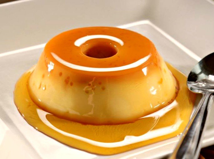 Flan de leche condensada: el truco para hacerlo sin horno y en menos de 20 minutos