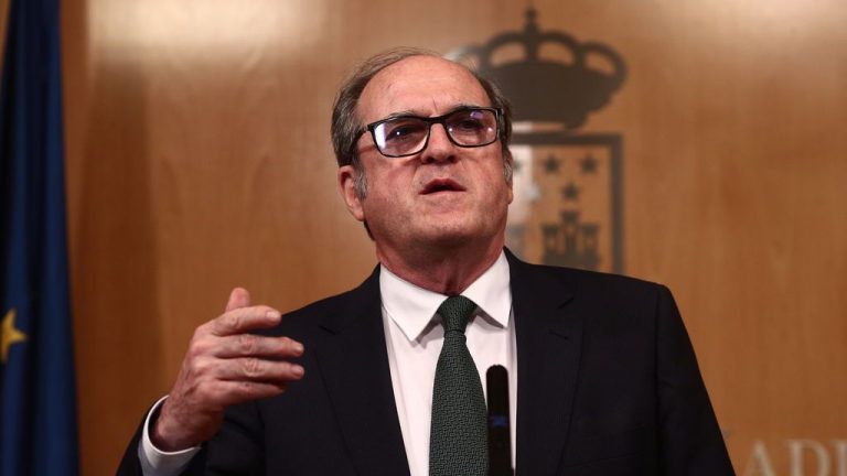Calvo espera la victoria de Gabilondo para que «no se recorte en igualdad»