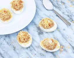 ¿Cómo Preparar Huevos Rellenos Con Atún Y Mayonesa Para Un Aperitivo?