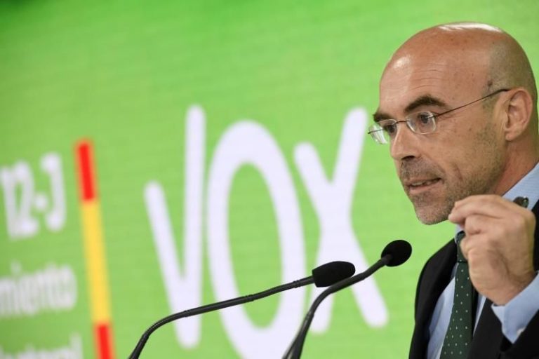 Vox dice que las «fiestecitas» de Ábalos se pagan con billetes de 500