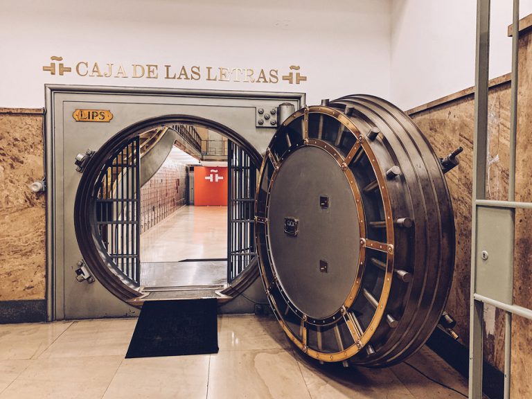 La Caja de las Letras del Instituto Cervantes custodia desde hoy el legado de Delibes