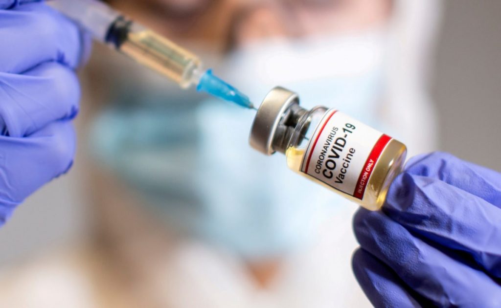 La Aplicación De Las Vacunas Contra La Covid Astrazeneca Pfizer