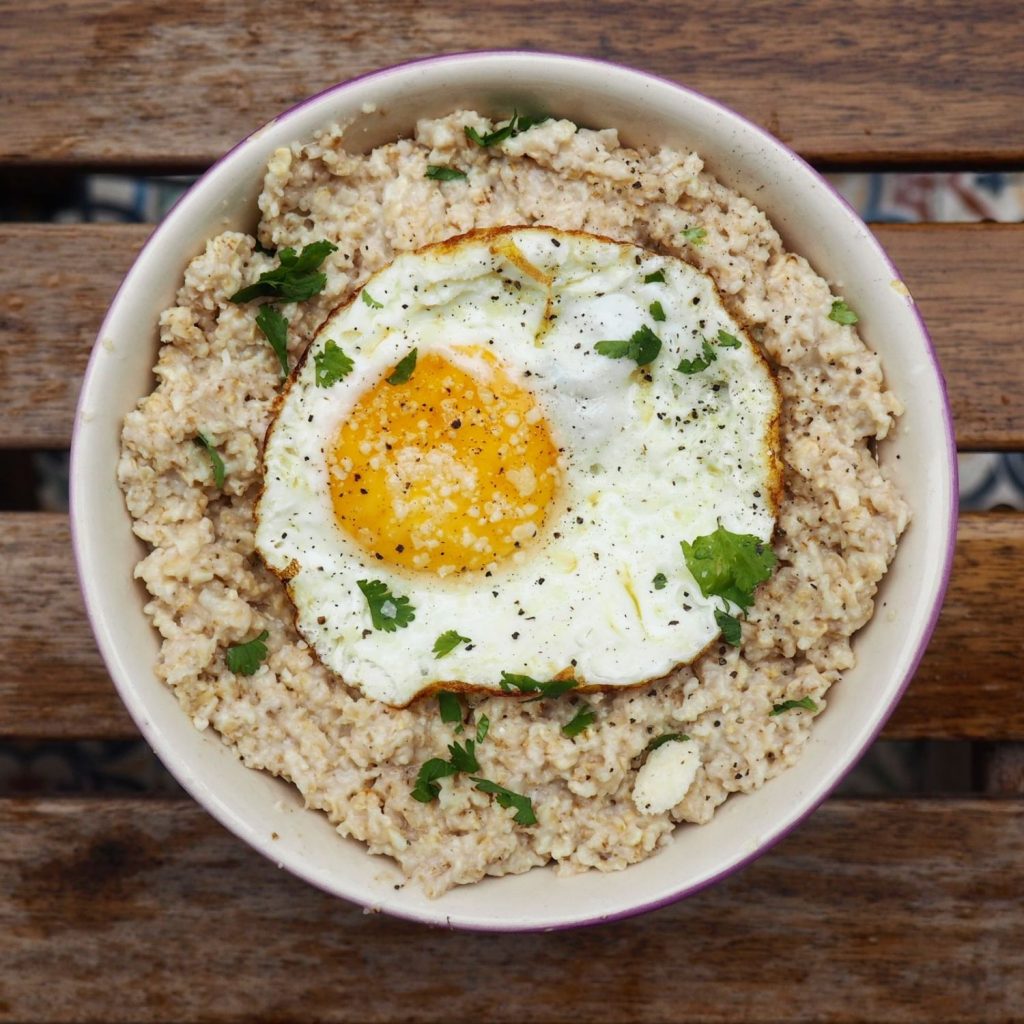 Desayunos Que Acelerarán Tu Metabolismo Para Una Dieta Más Efectiva Para Adelgazar 2 Los Aportes Que Trae Comer Avena Con Huevos En Medio De La Dieta