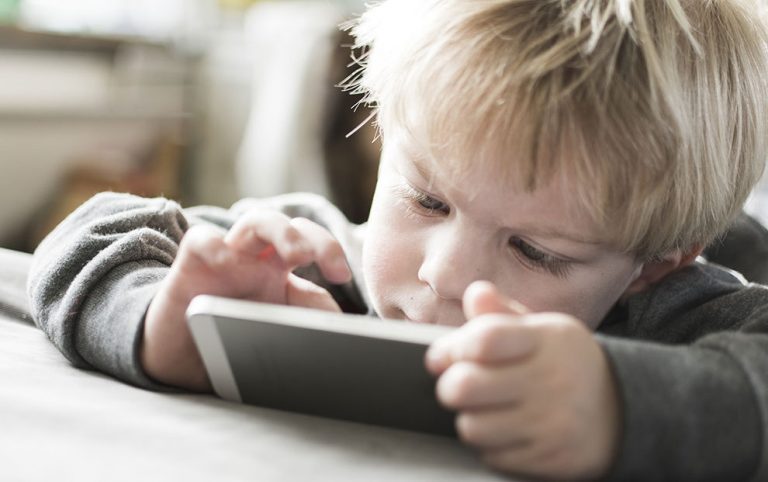 Los libros digitales perjudican el aprendizaje de los niños pequeños