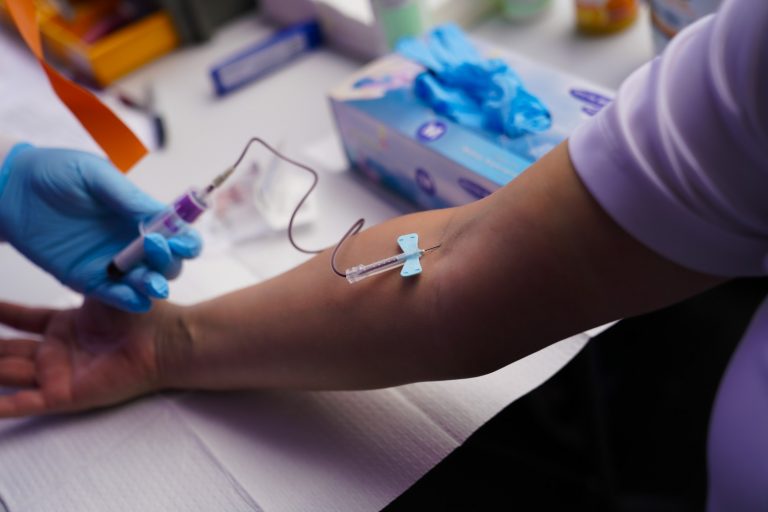 Los pacientes de cáncer con COVID-19 tienen una respuesta inmunitaria similar al resto