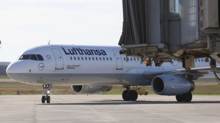 Lufthansa pierde 6.725 millones en 2020 por el Covid