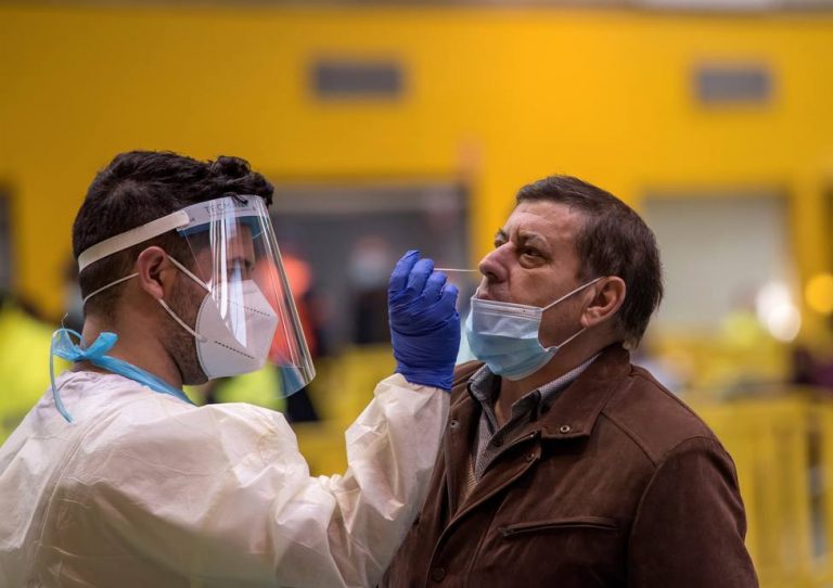 Madrid notifica 1.818 casos nuevos Covid y 20 fallecidos más