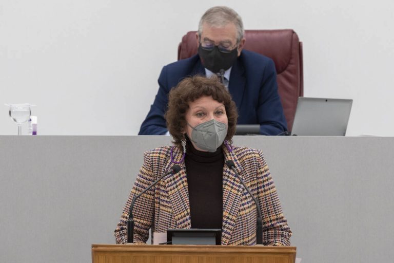 Marín a López Miras: «El riesgo es que la ultraderecha acabe a usted comiéndoselo por los pies»