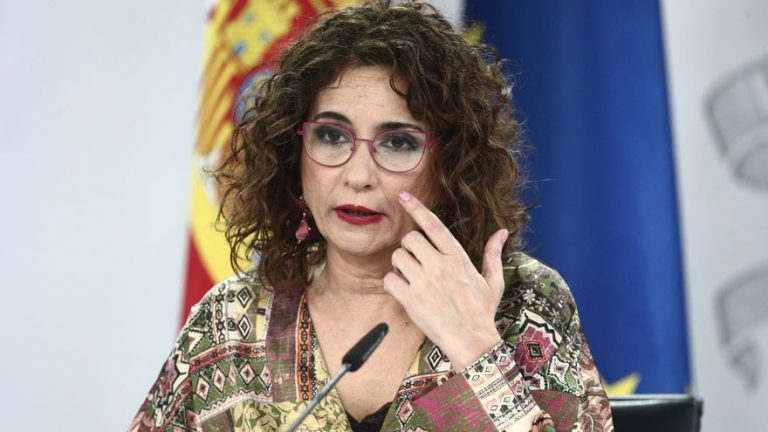 Montero dice que el decreto de ayudas está «terminado»