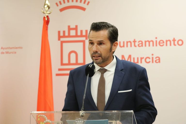 Gómez confirma que los 4 ediles de su partido votarán a favor de la moción en el Ayuntamiento