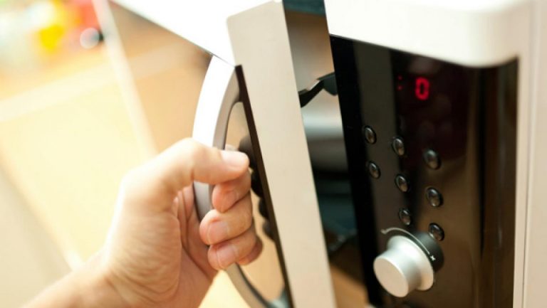 Microondas: los trucos más desconocidos que te harán un experto