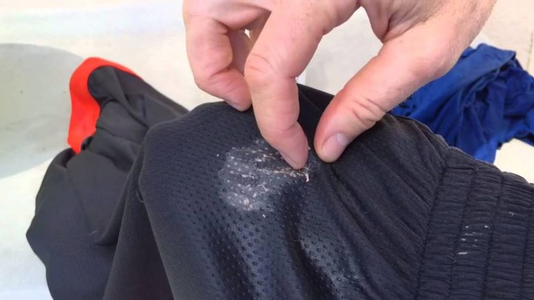Cómo quitar la silicona de la ropa