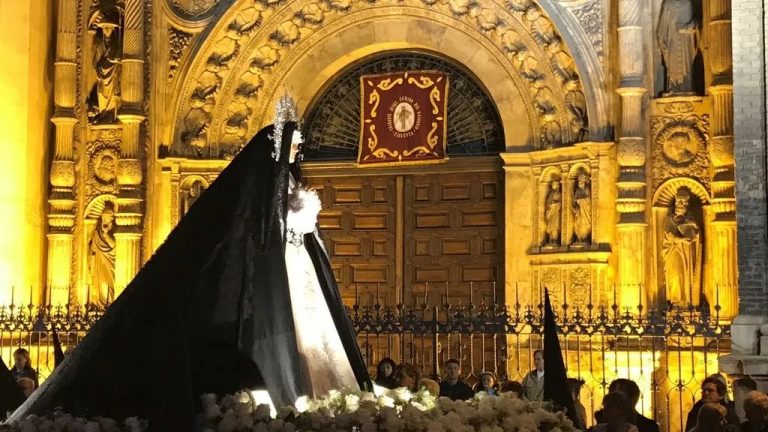 Los obispos recomiendan la «participación presencial» en Semana Santa