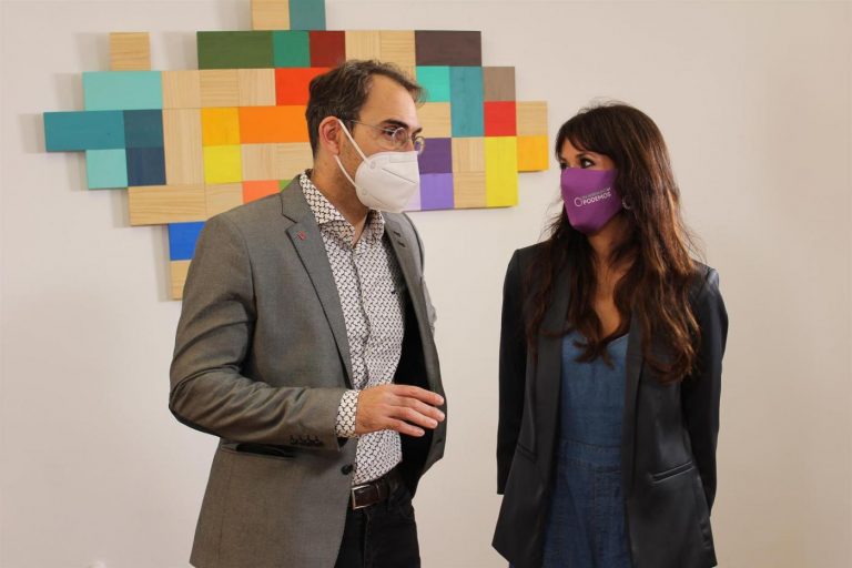 IU y Podemos valoran la «generosidad» de Iglesias