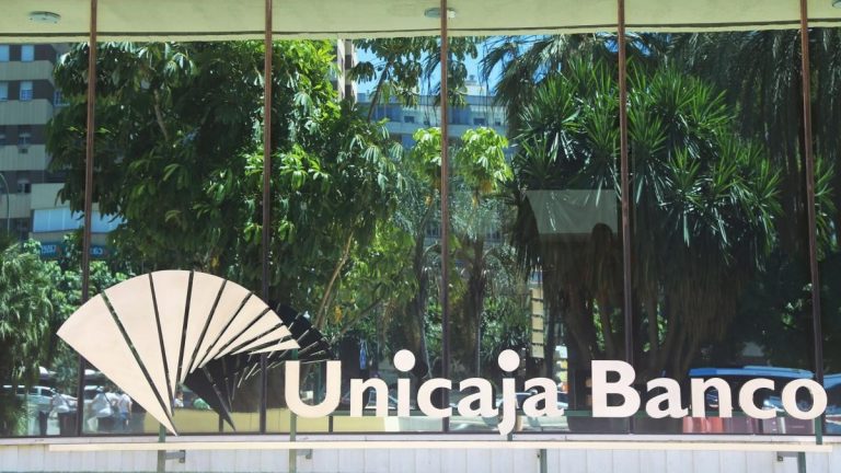 Unicaja Banco cita a sus accionistas para dar ‘luz verde’ a la fusión con Liberbank