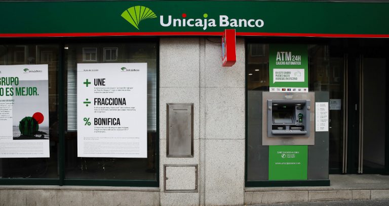 Unicaja Banco forma sobre finanzas sostenibles a su plantilla
