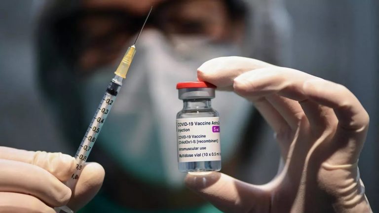 Médicos ven «tranquilizador» que no exista vínculo entre la muerte de la docente de Marbella y la vacuna