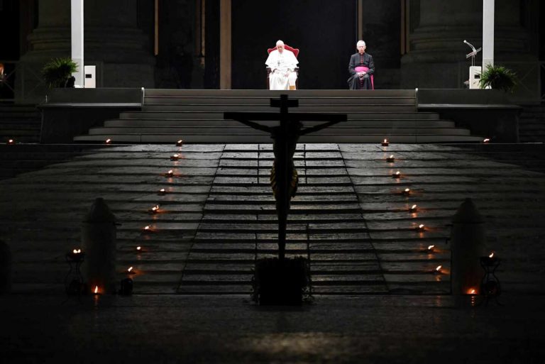 Bullying escolar o inmigración, temas del Viacrucis del Vaticano escrito por los niños