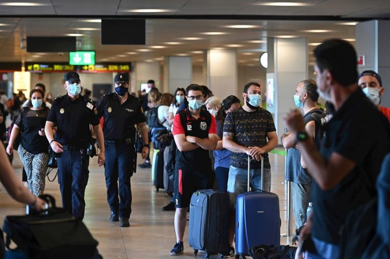 Bruselas pide a España «coherencia» en las restricciones a viajes