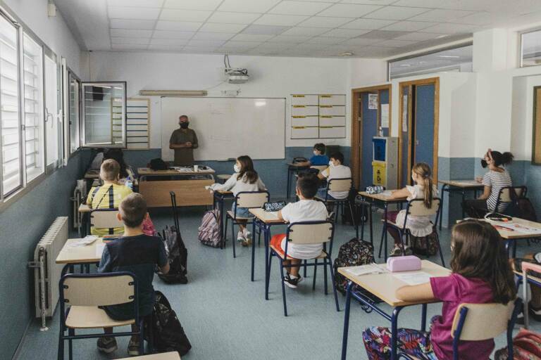 El número de aulas valencianas confinadas se sitúa en el nivel más bajo del curso