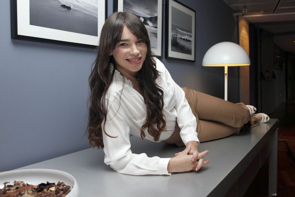 Beatriz Montañez, Posando.