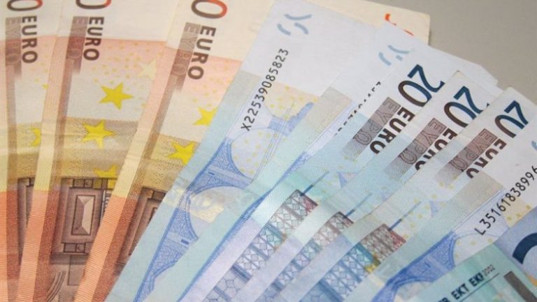 El INE rebaja la caída del PIB en 2020 al 10,8%