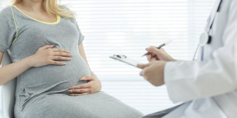 Tener estrés en el embarazo eleva el riesgo de tener bebés con autismo u obesidad